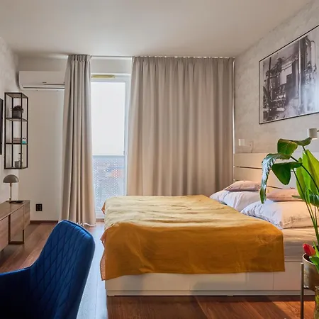 High-sky O2 Arena With Garage Parking And Ac Apartman
