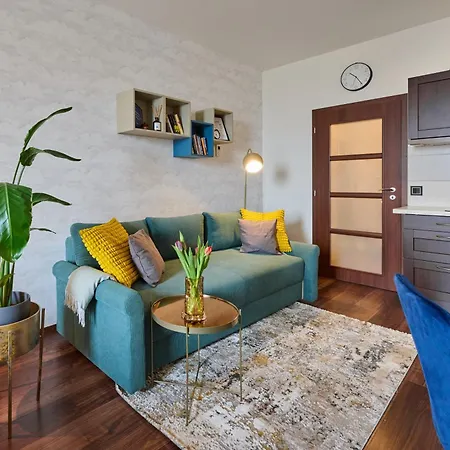 High-sky O2 Arena With Garage Parking And Ac Apartman *