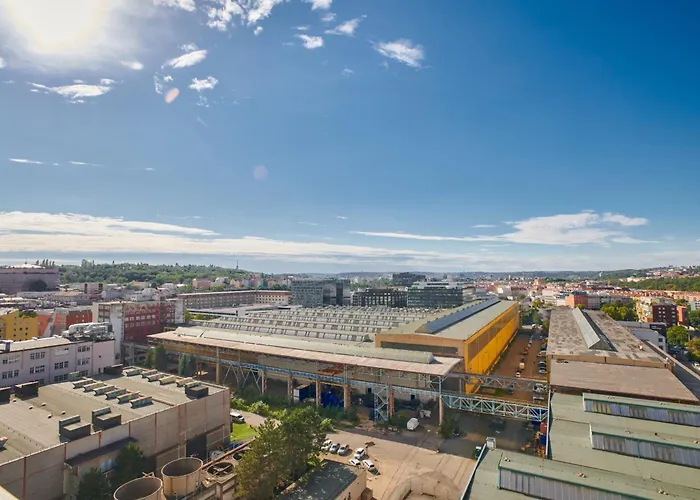 High-sky O2 Arena With Garage Parking And Ac Apartman *