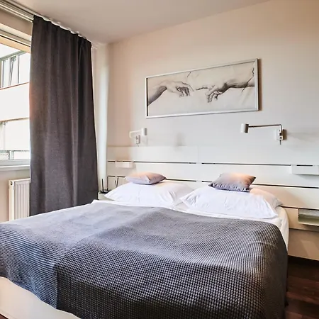 High-sky O2 Arena With Garage Parking And Ac Appartement Prague